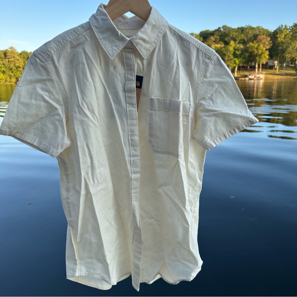 The North Face - womens short sleeve BF shirt - NWT - S - raw chambray